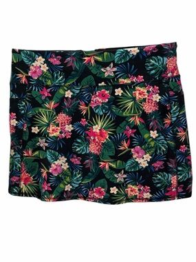 intro. love the fit Skort Black with Tropical Print Excellent condition Size XL